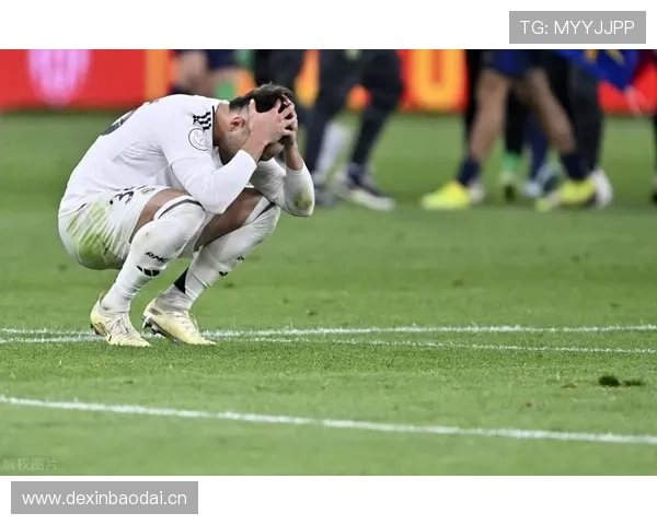 前巴萨门将因被撞鼻子流血痛批裁判 皇马第二球犯规明显