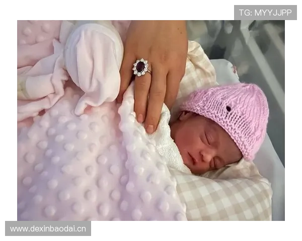 C罗惊喜不已女儿万圣节装扮令人意想不到的创意与惊艳